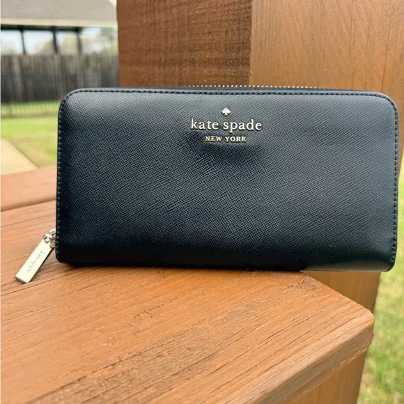 GUC Kate Spade Black Leather Textured Long Wallet - Picture 1 of 10
